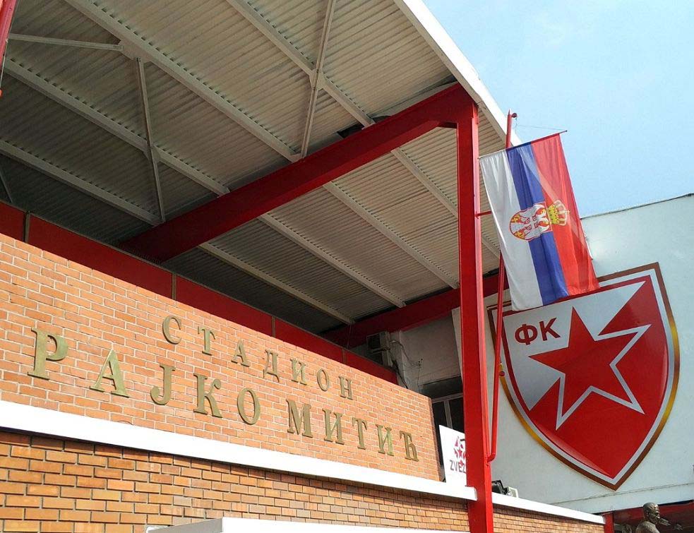 Фудбалери Црвене звезде стигли на београдски <span style='color:red;'><b>аеродром</b></span> 